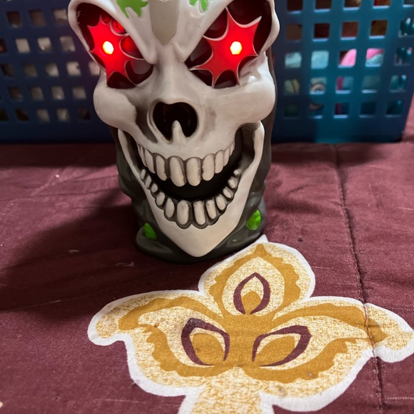 MONSTER TRUCKS Official Gear: GRAVE DIGGER CUP w/ led lights that flash and glow - Picture 6 of 8